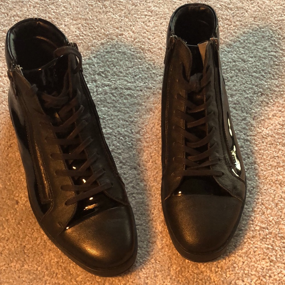 CALVIN KLEIN BERKE PATENT HI TOP. 8.5